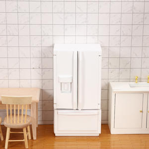 บ้านตุ๊กตาขนาดเล็ก1:12ย้อนยุคเฟอร์นิเจอร์ประตูคู่สีขาวสีเทาตู้เย็น DIY ของเล่นโมเดลทำจากไม้ - Product Image 1