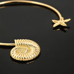 Anillo de cuello con forma de concha dorada, hebilla metálica con diseño floral, acabado chapado, conector duradero - Product Image 5