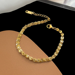 ชุดสร้อยข้อมือและสร้อยคอทรงหยดน้ำสำหรับผู้หญิง |   สแตนเลสสตีลชุบทอง 18K ดีไซน์สวยงาม ป้องกันการแพ้ กันน้ำ และไม่ซีดจาง - Product Image 2