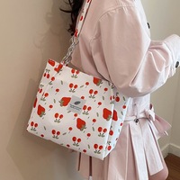 Sac fourre-tout pour femme à imprimé fraises, directement de l'usine, sac à main à chaîne multicolore, sac fourre-tout décontracté de grande capacité pour femmes, pour un usage quotidien