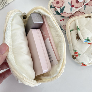 Borsa per il trucco con Logo personalizzata borsa cosmetica in cotone fatta a mano trapuntata borsa piatta trapuntata floreale - Product Image 4