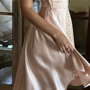 Robes de soirée mi-longues élégantes et sexy pour femmes, mode estivale personnalisée, bretelles <span class=keywords><strong>en</strong></span> soie, couleur unie, col <span class=keywords><strong>en</strong></span> V profond, taille plissée, <span class=keywords><strong>mature</strong></span> - Product Image 3