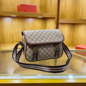 กระเป๋าถือ PU ทรงสี่เหลี่ยมสำหรับผู้หญิงพิมพ์ลายสไตล์เรโทร ดีไซน์เรียบง่าย พร้อมซับในโพลีเอสเตอร์ 341 - Product Image 1