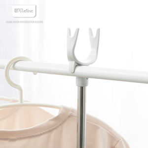 Venta al por mayor ajustable telescópico de acero inoxidable <span class=keywords><strong>ropa</strong></span> secado alcance palo duradero retráctil <span class=keywords><strong>ropa</strong></span> tenedor <span class=keywords><strong>para</strong></span> armario espacio - Product Image 3