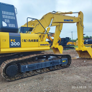 Excavateur d'occasion Komatsu PC300 de 30 tonnes pour le terrassement avec moteur de composants à noyau de forte puissance à vendre à Shanghai - Product Image 1
