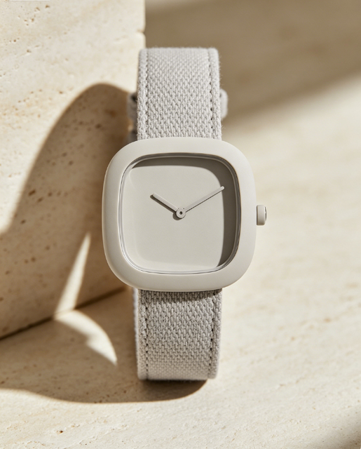 Wholesale Ultra-Thin Quartz Wrist Watch for Women Fashion Silicone Relojes 3ATM Waterproof Simple Style Pointer Dial 16mm