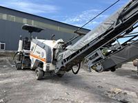Fraiseuse à asphalte Wirtgen W100F d'occasion, modèle 2011, avec une largeur de fraisage maximale de 1000 mm, moteur de 224 kW, en bon état