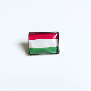 Épinglette en émail personnalisée avec le drapeau de la Hongrie, badge de pays pour souvenir de voyage, activité scolaire, match sportif et cadeau de conférence - Product Image 1