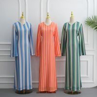 Abaya pour femmes musulmanes, robe maxi élégante à manches florales, col en V, vêtements islamiques, robes modestes pour femmes, doublure en polyester, lien