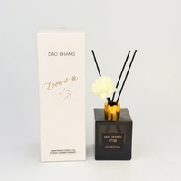 Diffuseur de parfum d'ambiance sans flamme personnalisable à l'huile essentielle de rose et aux notes boisées