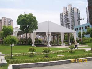 8x15m clair fête pagode voiture <span class=keywords><strong>tente</strong></span> sur le <span class=keywords><strong>toit</strong></span> casernes pour événements auvent 20x20m entrepôt industriel robuste meilleures tentes <span class=keywords><strong>de</strong></span> mariage - Product Image 2