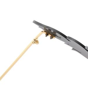 Gafas de sol individuales con forma de llama para mujer, deslumbrantes, sin montura, con diseño de fuego y efecto océano - Product Image 3