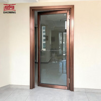 Porte en cuivre à double ouverture de conception traditionnelle personnalisée avec fenêtre pour villa, utilisation extérieure, cour
