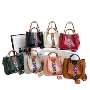 Bolso de Hombro Tipo Cubo de PVC con Dos Correas para Mujer, Estilo Europeo Americano, Ajustable, con Cremallera, Novedad 2026, Directo de Fábrica - Product Image 2