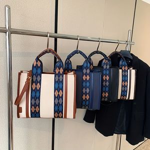 New girls large-capacity tote bag fashionable broadband design versatile casual shoulder bag high-value messenger bag