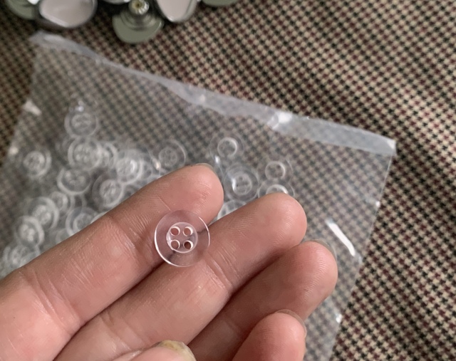 Factory Wholesale 11.5mm White Resin Polo Shirt Buttons 4-Hole Rectangle Pattern Delicate Garment Accessories 11.5mm Size