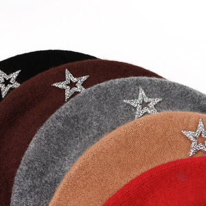 Berretto in Misto Lana con Stella a Cinque Punte e Strass, per Donna, Caldo e alla Moda per l'Inverno, Cappello da Pittore Personalizzabile con Logo, Vendita all'Ingrosso - Product Image 4