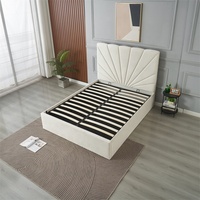 Lit plateforme double capitonné en tissu velours crème, design linéaire Sunrise, avec système de rangement hydraulique, taille Queen