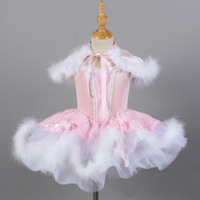 Robe de ballet pour enfants en rose et bleu clair, avec garniture en fourrure moelleuse et détails en dentelle délicats