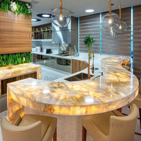 Comptoir de bar lumineux en marbre translucide Lumistone, personnalisé et de luxe, pour discothèque et bar à vin