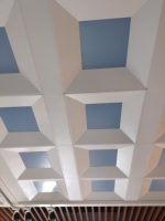 Plafond modulaire moderne à panneaux profonds pour applications polyvalentes