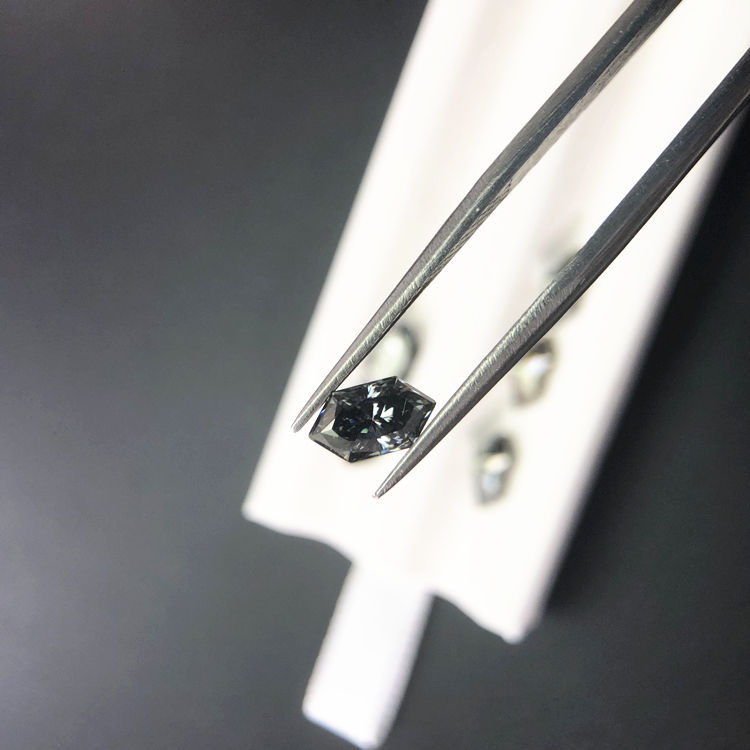 สีเทาปานกลาง