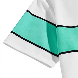 Ensemble t-shirt et short pour homme, blanc et vert, style color block, décontracté et élégant, coupe ample pour l'été. - Product Image 3