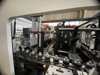 Machine de fabrication de bouteilles en plastique entièrement automatique pour bouteilles de vin PET de 100 ml, 300 ml, 500 ml, 1500 ml, machine à haut rendement