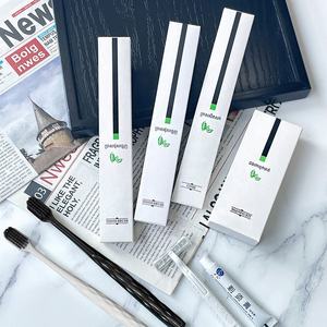 Оптовый набор одноразовых принадлежностей для ванной комнаты класса люкс для отелей и гостевых домов: бамбук и пластик, с зубной щеткой, зубной пастой и расческой, в коробке - Product Image 3