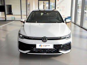 Voiture neuve essence automatique <span class=keywords><strong>Golf</strong></span> R Line SUV 2025 <span class=keywords><strong>blanche</strong></span>, 300TSI Pro, taille des pneus R17, caméra arrière, conduite à gauche avec <span class=keywords><strong>toit</strong></span> <span class=keywords><strong>ouvrant</strong></span> - Product Image 1