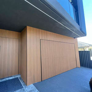 Système <span class=keywords><strong>de</strong></span> <span class=keywords><strong>porte</strong></span> <span class=keywords><strong>de</strong></span> <span class=keywords><strong>garage</strong></span> moderne en aluminium à isolation thermique sur mesure, avec fonction grill pliable et surveillance à distance - Product Image 2