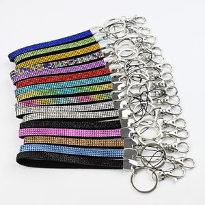Bracelet de téléphone personnalisé avec logo, strass en fer, diamants étincelants, lanière de poignet en cristal, porte-clés de voiture scintillant de luxe - Product Image 2