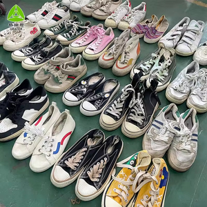 Scarpe da basket originali da uomo del negozio dell'usato usato in stile misto di seconda mano - Product Image 1
