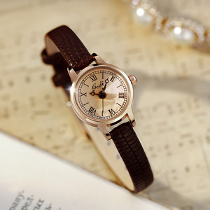 Nouvelle montre pour femmes, style vintage, chiffres romains, bracelet en cuir, compacte, exquise, artistique, petit cadran, montre-bracelet rétro pour femmes - Product Image 2