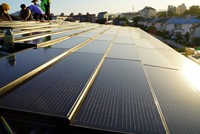 Garantierte BIPV-Solardachziegel Beschichtete Metallschindeln Gebäudeintegriertes Dachmaterial Platten Paneele Steinbeschichtete Dachziegel