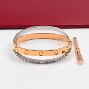 Bracciale Bangle Doppio Love con Vite e Cacciavite di Design in Acciaio Inossidabile 316L Placcato Oro 18K per <span class=keywords><strong>Uomo</strong></span> e Donna - Product Image 4