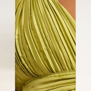Abito da donna <span class=keywords><strong>con</strong></span> scollo a V profondo fessura anteriore centrale chiusura funzionale al busto abito lungo fino al pavimento in maxi abito in raso plissettato - Product Image 5