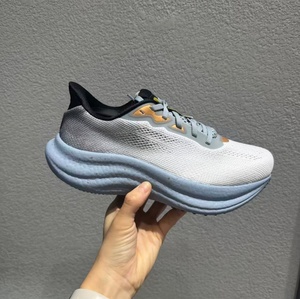 รองเท้าวิ่ง Saucony รุ่น Unisex แบบมีเบาะรองรับแรงกระแทก เหมาะสำหรับการวิ่งระยะไกล น้ำหนักเบา ระบายอากาศได้ดี ผลิตจากผ้าตาข่าย เหมาะสำหรับการฝึกซ้อมและการวิ่งบนถนน - Product Image 2