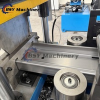 Machine de formage de rouleaux M automatique à grande vitesse avec cadre en acier, commande PLC et poinçonnage en ligne