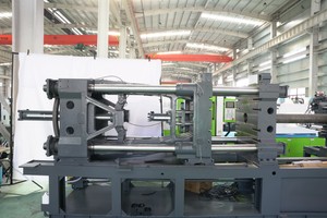 Máquina de Moldeo por Inyección Hidráulica <span class=keywords><strong>Demark</strong></span> PLC para Botellas de Bebidas PET, Modelo IJT530-PET, Diámetro del Tornillo de 84 mm, Motor de 90 mm - Product Image 6