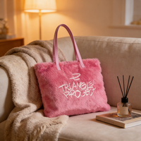 Sac fourre-tout en fausse fourrure pelucheuse avec poignées contrastées, sac à bandoulière doux et moelleux, sac à main personnalisé avec logo brodé pour femmes