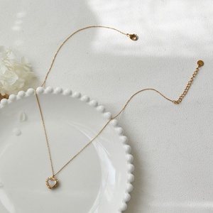 Collares con Dijes Modernos 2026, Joyería Minimalista Hipoalergénica, Acero Inoxidable 316L, Chapado en Oro PVD de 18k, Collar con Diseño de Concha para Mujer - Product Image 3
