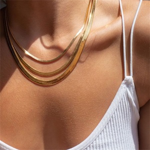 Collar de Cadena Plana de Acero Inoxidable con Baño de Oro de Alta Calidad, Estilo Espiga, para Hombre y Mujer - Product Image 1