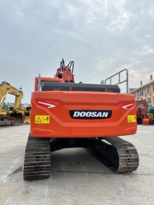Excavadora de cadenas Doosan DX225LCA, modelo 2024, 22 toneladas, capacidad de cazo de 1.7m, 95% nueva, motor, caja de cambios y cojinetes originales americanos. - Product Image 4