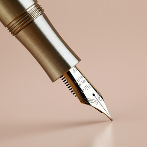 Penna <span class=keywords><strong>stilografica</strong></span> <span class=keywords><strong>a</strong></span> punta artistica per studenti e adulti realizzata in Cina con confezione regalo in metallo per ragazzi e ragazzi - Product Image 5
