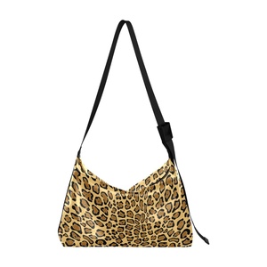 Sacs à bandoulière de luxe personnalisés à imprimé léopard, sacs messager pour hommes, sacs fourre-tout - Product Image 1