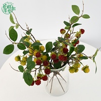 Lebensechter Künstlicher Himbeerzweig mit Beeren Flexibler Drahtstiel für DIY-Bastelarbeiten Kränze und Heimdekoration