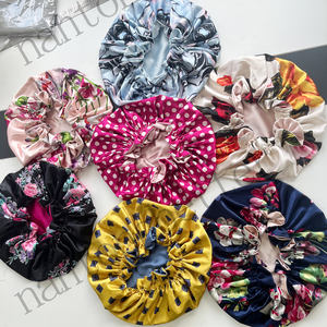 En stock <span class=keywords><strong>Bonnet</strong></span> <span class=keywords><strong>de</strong></span> luxe en <span class=keywords><strong>satin</strong></span> doux boucle réglable <span class=keywords><strong>bonnet</strong></span> <span class=keywords><strong>de</strong></span> <span class=keywords><strong>nuit</strong></span> en <span class=keywords><strong>soie</strong></span> <span class=keywords><strong>bonnet</strong></span> <span class=keywords><strong>de</strong></span> <span class=keywords><strong>nuit</strong></span> deux couches <span class=keywords><strong>bonnet</strong></span> <span class=keywords><strong>de</strong></span> cheveux LOGO personnalisé créateur pour femmes - Product Image 6