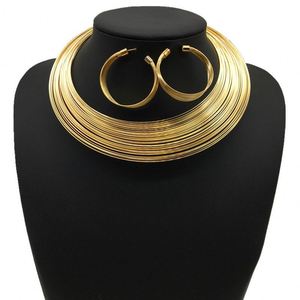 Ensemble de collier de mariée nigérian captivant : collier luxueux en alliage 4 pièces avec un design multi-brins complexe pour une élégance radieuse - Product Image 4