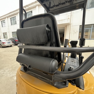 Nouvelle mini-excavatrice sur chenilles sans queue XCMG XE17U de 1,8 tonne, moteur Kubota, compacte, hydraulique, pour jardin, ferme et travaux municipaux - Product Image 5